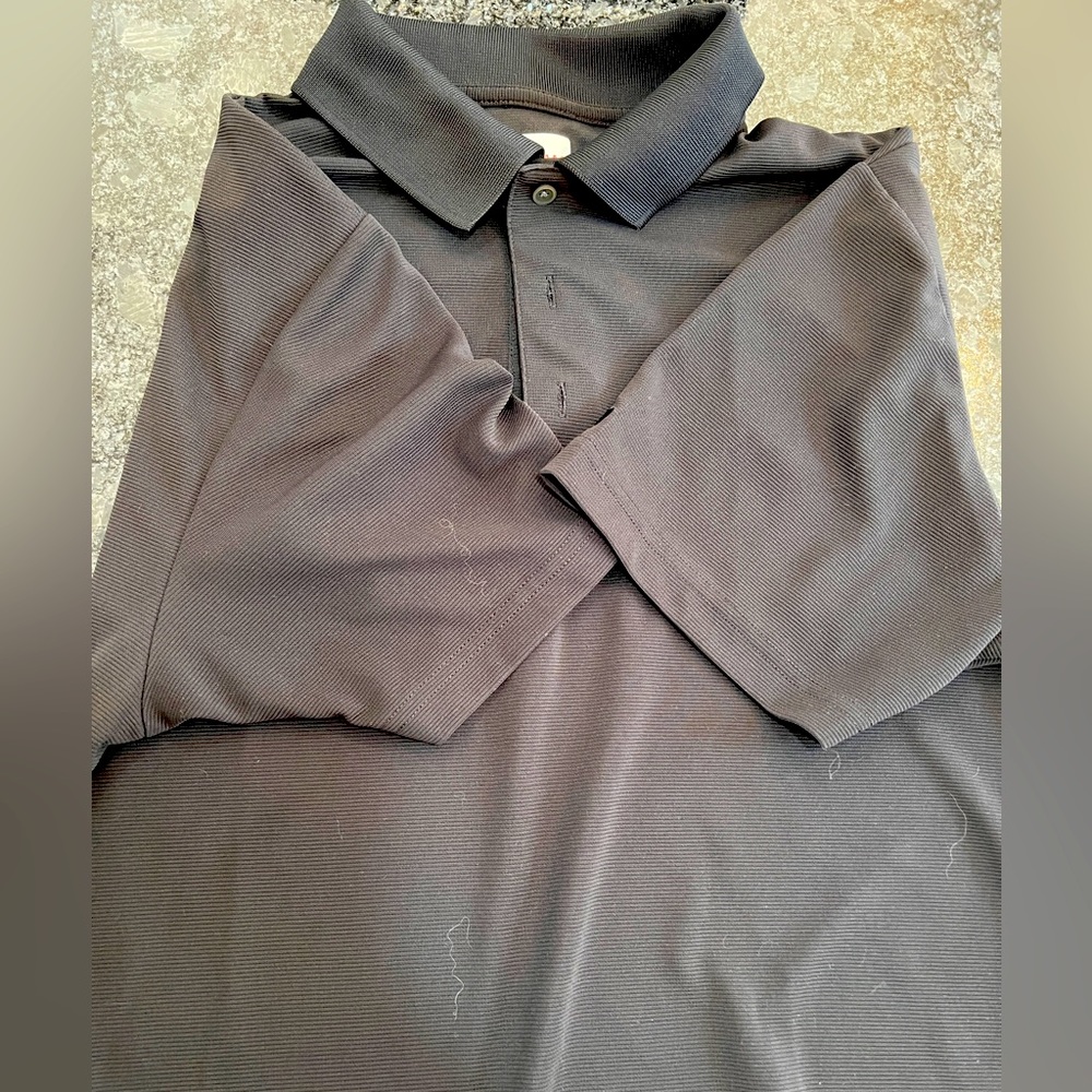 Grand slam performance shirt. 100% polyester. Ribbed material Size M.